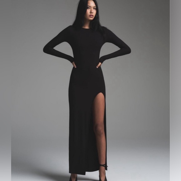 SKIMS Dresses & Skirts - NWT SKIMS Soft Lounge Long Sleeve Slit Dress - S Onyx -Black